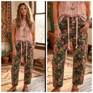 Floral Camouflage Barrel Jeans
